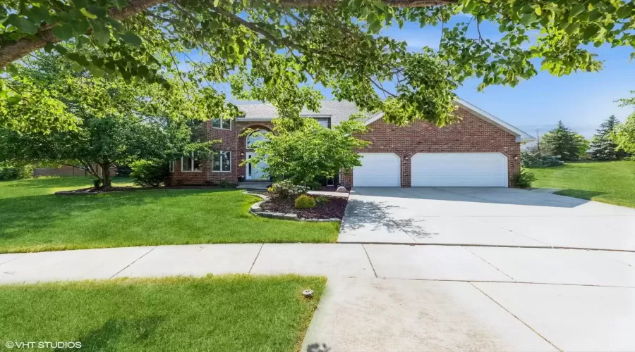 8912 Timbers Pointe Drive, Tinley Park, Illinois 60487, 5 Bedrooms Bedrooms, ,3 BathroomsBathrooms,Residential,For Sale,Timbers Pointe,MRD12161133