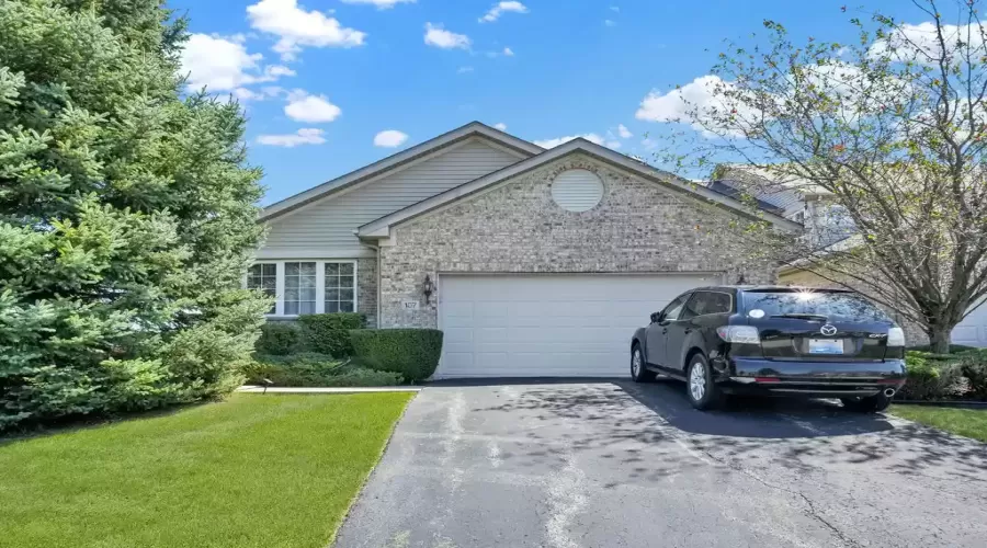 107 Iliad Drive, Tinley Park, Illinois 60477, 2 Bedrooms Bedrooms, ,4 BathroomsBathrooms,Residential,For Sale,Iliad,MRD12140118