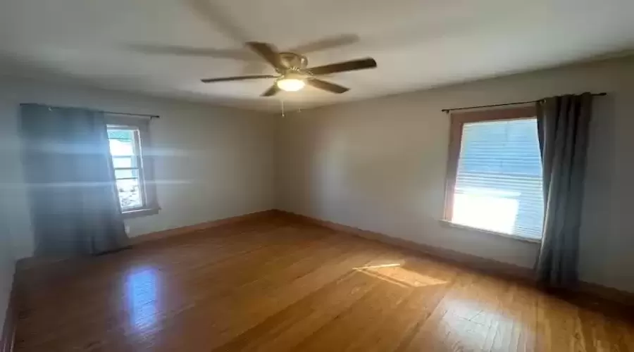 214 6th Street, Lockport, Illinois 60441, 2 Bedrooms Bedrooms, ,2 BathroomsBathrooms,Residential Lease,For Rent,6th,MRD12166504