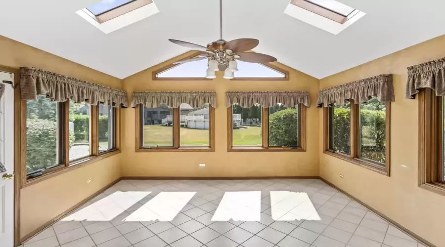 17331 Valley View Drive, Tinley Park, Illinois 60477, 5 Bedrooms Bedrooms, ,4 BathroomsBathrooms,Residential,For Sale,Valley View,MRD12166794