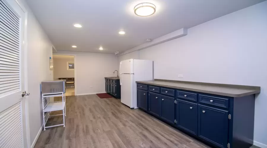 Finished Basement - Kitchenette (appliances includ