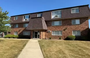 7100 Laverne Lane, Tinley Park, Illinois 60477, 2 Bedrooms Bedrooms, ,1 BathroomBathrooms,Residential Lease,For Rent,Laverne,MRD12167892