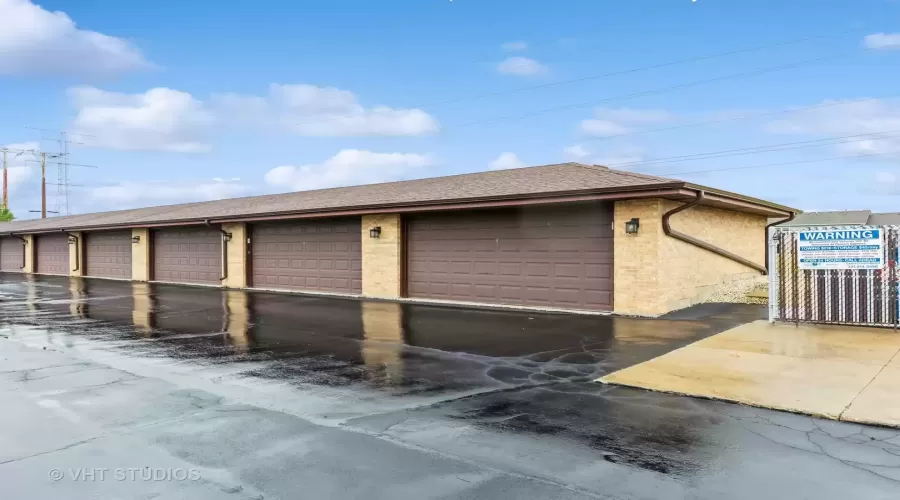 16007 eagle ridge Drive, Tinley Park, Illinois 60477, 2 Bedrooms Bedrooms, ,2 BathroomsBathrooms,Residential,For Sale,eagle ridge,MRD12166893