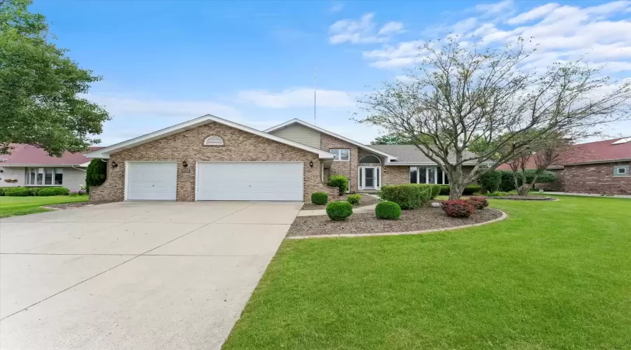 19433 York Drive, Mokena, Illinois 60448, 4 Bedrooms Bedrooms, ,3 BathroomsBathrooms,Residential,For Sale,York,MRD12173734