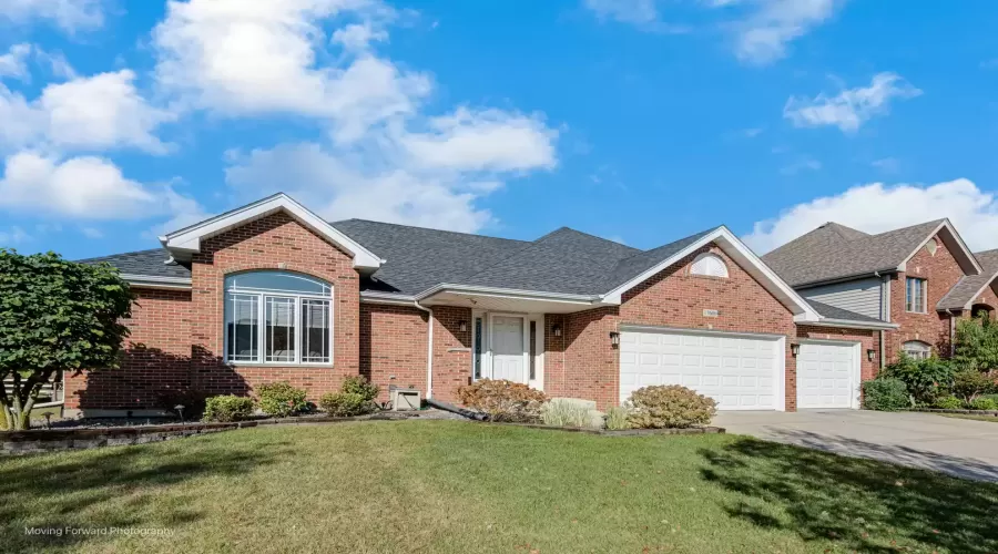 17600 San Bernardino Drive, Orland Park, Illinois 60467, 3 Bedrooms Bedrooms, ,4 BathroomsBathrooms,Residential,For Sale,San Bernardino,MRD12168432