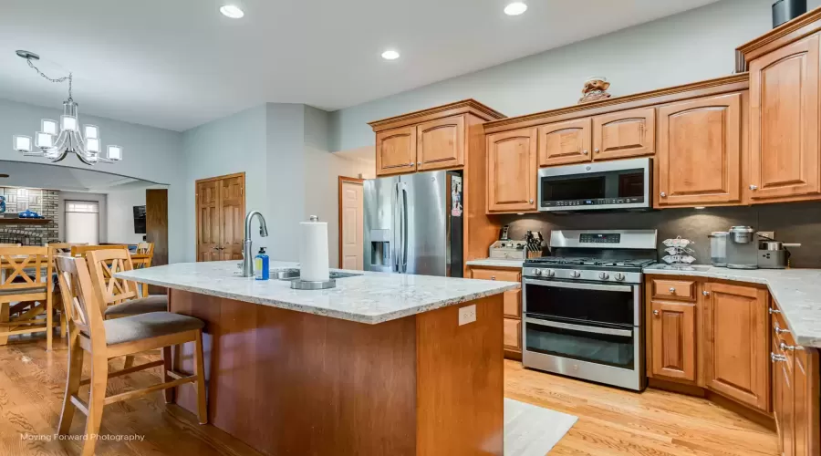 17600 San Bernardino Drive, Orland Park, Illinois 60467, 3 Bedrooms Bedrooms, ,4 BathroomsBathrooms,Residential,For Sale,San Bernardino,MRD12168432