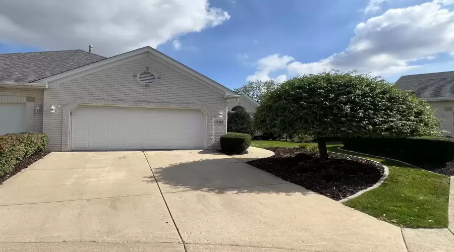 16313 Chickadee Circle, Orland Park, Illinois 60467, 2 Bedrooms Bedrooms, ,3 BathroomsBathrooms,Residential,For Sale,Chickadee,MRD12176893