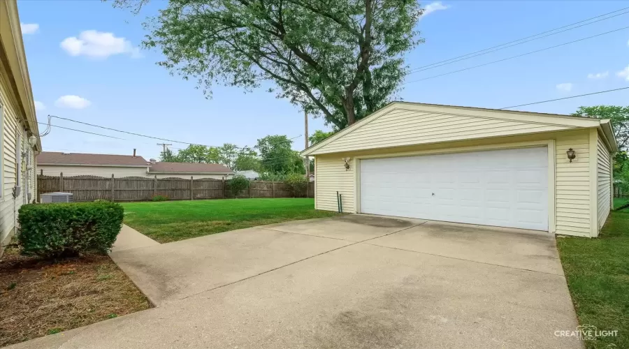 407 Fenton Avenue, Romeoville, Illinois 60446, 3 Bedrooms Bedrooms, ,2 BathroomsBathrooms,Residential,For Sale,Fenton,MRD12177218