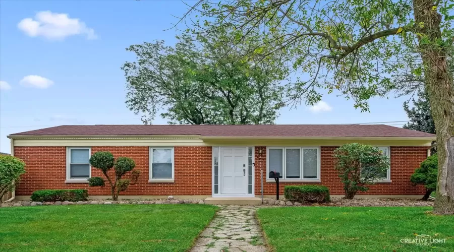 407 Fenton Avenue, Romeoville, Illinois 60446, 3 Bedrooms Bedrooms, ,2 BathroomsBathrooms,Residential,For Sale,Fenton,MRD12177218