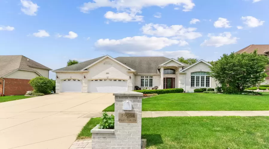 19964 Red Oak Drive, Mokena, Illinois 60448, 3 Bedrooms Bedrooms, ,4 BathroomsBathrooms,Residential,For Sale,Red Oak,MRD12171842