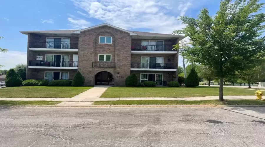 9965 El Cameno Real Drive, Orland Park, Illinois 60462, 2 Bedrooms Bedrooms, ,2 BathroomsBathrooms,Residential Lease,For Rent,El Cameno Real,MRD12188260