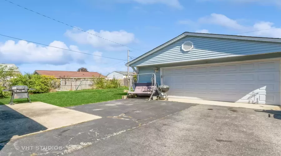 325 Kirman Avenue, Romeoville, Illinois 60446, 3 Bedrooms Bedrooms, ,1 BathroomBathrooms,Residential,For Sale,Kirman,MRD12190189