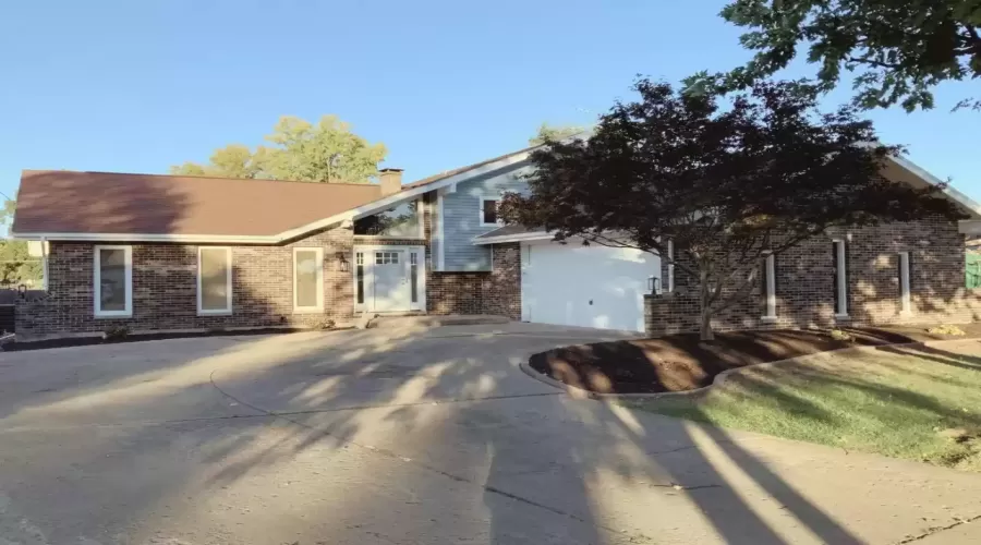 2211 Brookwood Court, Joliet, Illinois 60435, 3 Bedrooms Bedrooms, ,3 BathroomsBathrooms,Residential,For Sale,Brookwood,MRD12191238