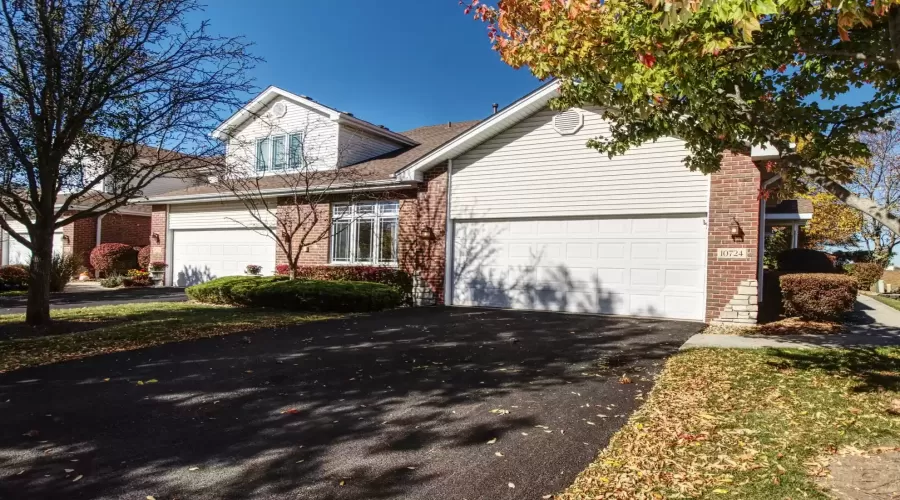 10724 Canterbury Drive, Mokena, Illinois 60448, 2 Bedrooms Bedrooms, ,2 BathroomsBathrooms,Residential,For Sale,Canterbury,MRD12195971