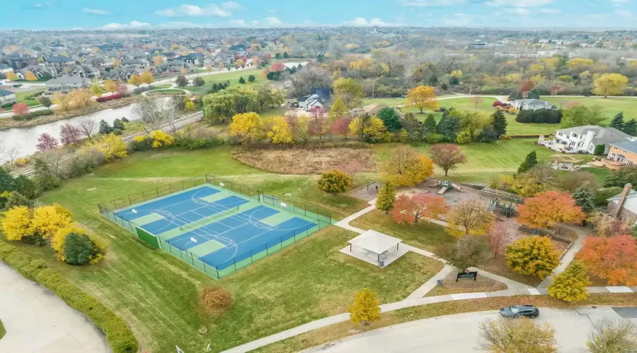 Play ground and tennis courts near by