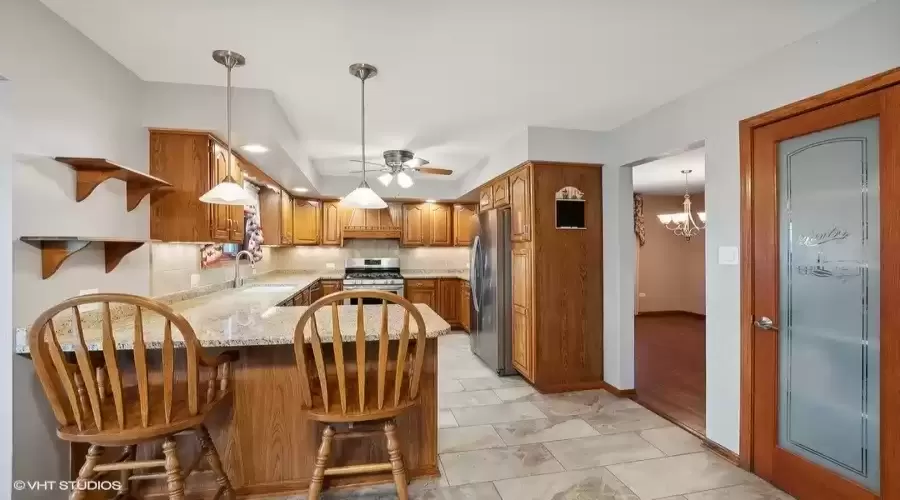 17835 Navajo Trace, Tinley Park, Illinois 60477, 5 Bedrooms Bedrooms, ,4 BathroomsBathrooms,Residential,For Sale,Navajo Trace,MRD12164619