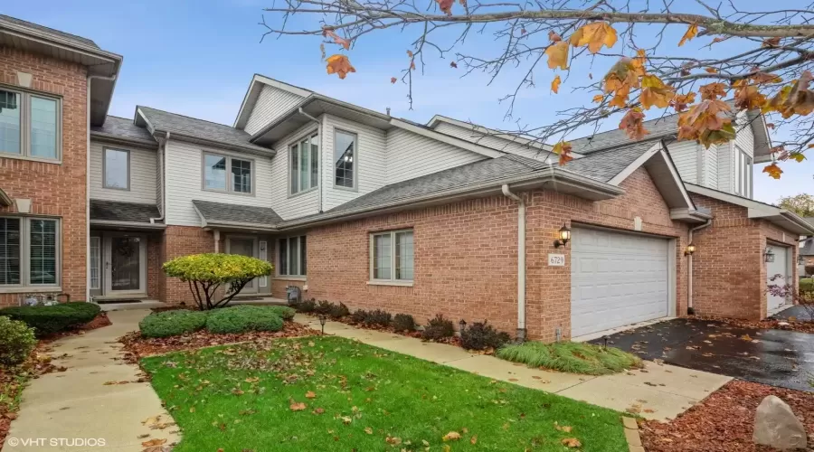 6729 Pondview Drive, Tinley Park, Illinois 60477, 2 Bedrooms Bedrooms, ,2 BathroomsBathrooms,Residential,For Sale,Pondview,MRD12190520