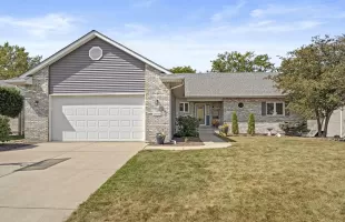 2950 Forest Park Drive, Dyer, Indiana, 4 Bedrooms Bedrooms, ,3 BathroomsBathrooms,Residential,For Sale,Forest Park,NRA810299