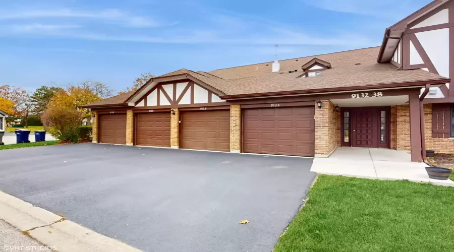 9134 Fairmont Court, Orland Park, Illinois 60462, 3 Bedrooms Bedrooms, ,2 BathroomsBathrooms,Residential,For Sale,Fairmont,MRD12120887