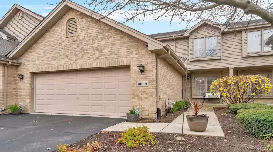 9059 Newcastle Court, Tinley Park, Illinois 60487, 3 Bedrooms Bedrooms, ,3 BathroomsBathrooms,Residential,For Sale,Newcastle,MRD12203830