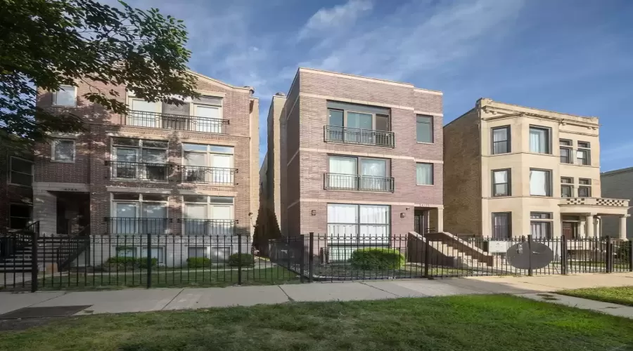 4725 Saint Lawrence Avenue, Chicago, Illinois 60615, 3 Bedrooms Bedrooms, ,2 BathroomsBathrooms,Residential,For Sale,Saint Lawrence,MRD12148036