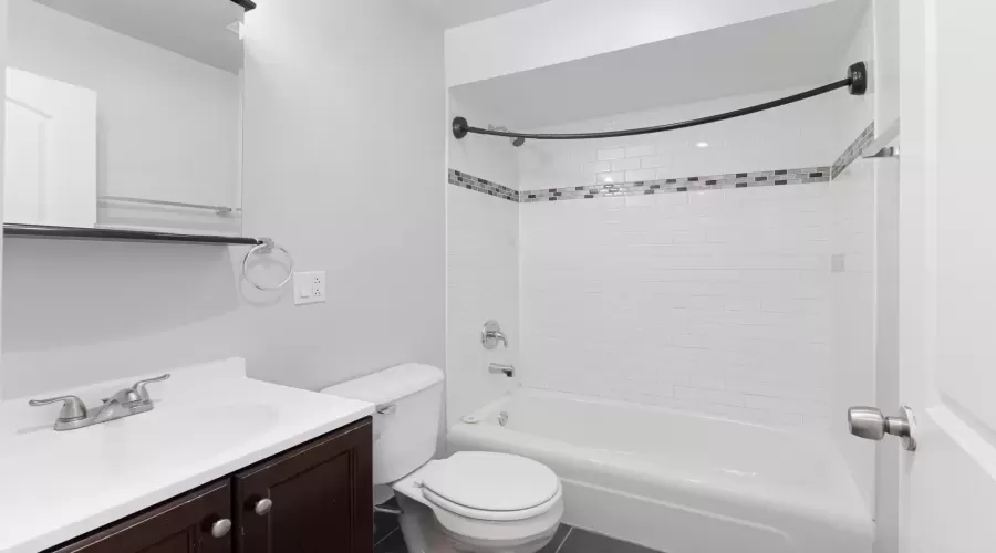 6001 Kenmore Avenue, Chicago, Illinois 60660, 1 Bedroom Bedrooms, ,1 BathroomBathrooms,Residential Lease,For Rent,Kenmore,MRD12138898