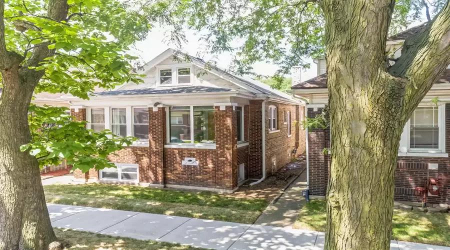 7818 Eberhart Avenue, Chicago, Illinois 60619, 3 Bedrooms Bedrooms, ,3 BathroomsBathrooms,Residential,For Sale,Eberhart,MRD12142335