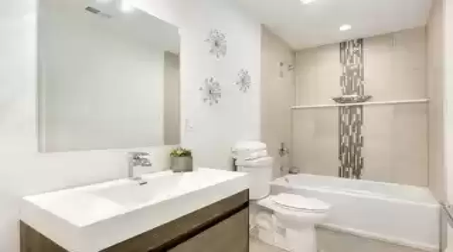 5032 Michigan Avenue, Chicago, Illinois 60615, 5 Bedrooms Bedrooms, ,4 BathroomsBathrooms,Residential,For Sale,Michigan,MRD12188963