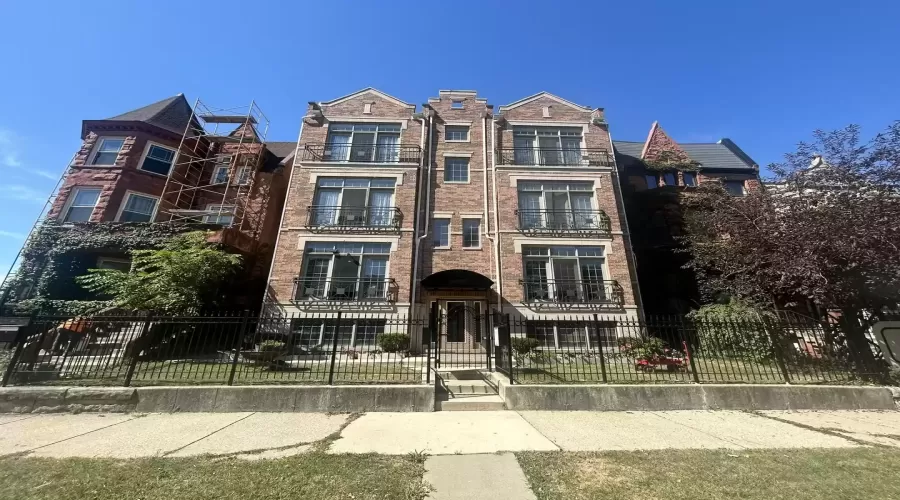 4454 Vincennes Street, Chicago, Illinois 60653, 3 Bedrooms Bedrooms, ,2 BathroomsBathrooms,Residential,For Sale,Vincennes,MRD12167740