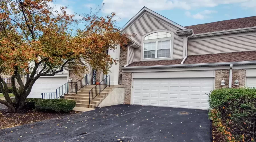 2610 Old Woods Trail, Plainfield, Illinois 60586, 3 Bedrooms Bedrooms, ,2 BathroomsBathrooms,Residential,For Sale,Old Woods,MRD12211117