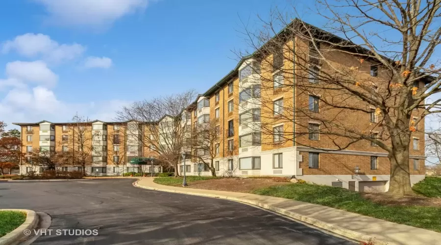 470 Fawell Boulevard, Glen Ellyn, Illinois 60137, 2 Bedrooms Bedrooms, ,2 BathroomsBathrooms,Residential Lease,For Rent,Fawell,MRD12215138