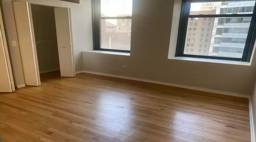 208 Washington Street, Chicago, Illinois 60606, 2 Bedrooms Bedrooms, ,2 BathroomsBathrooms,Residential Lease,For Rent,Washington,MRD12220556