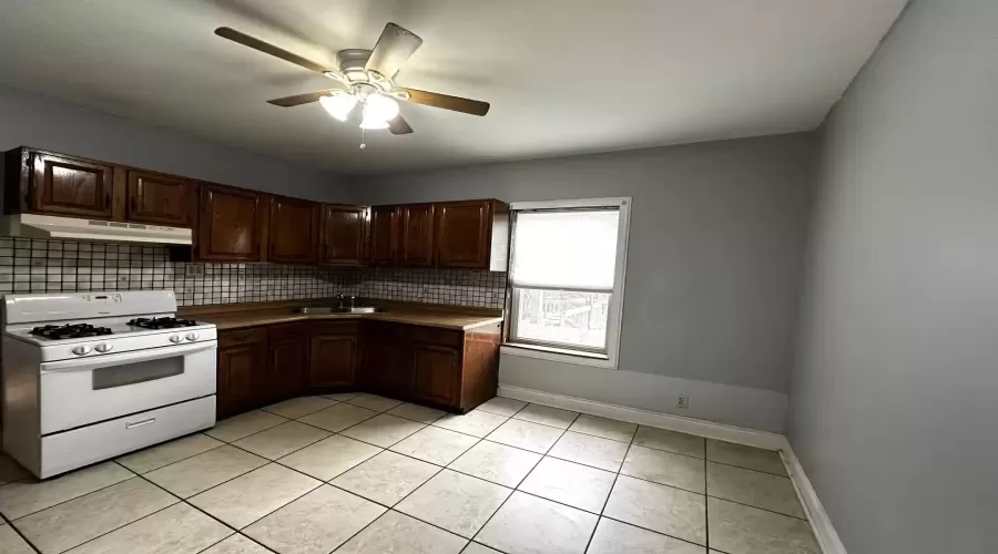 5612 Sawyer Avenue, Chicago, Illinois 60629, 3 Bedrooms Bedrooms, ,1 BathroomBathrooms,Residential Lease,For Rent,Sawyer,MRD12220640