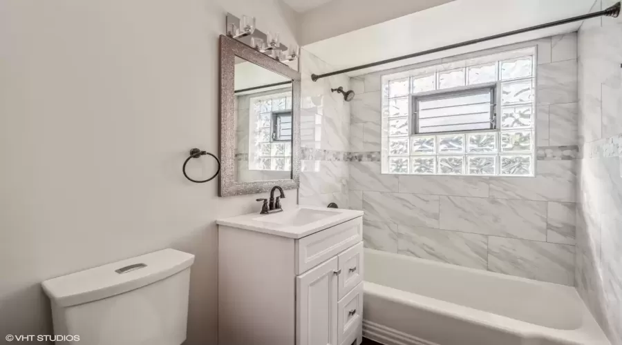 8225 Dr Martin Luther King Jr Drive, Chicago, Illinois 60619, 2 Bedrooms Bedrooms, ,1 BathroomBathrooms,Residential Lease,For Rent,Dr Martin Luther King Jr,MRD12211356