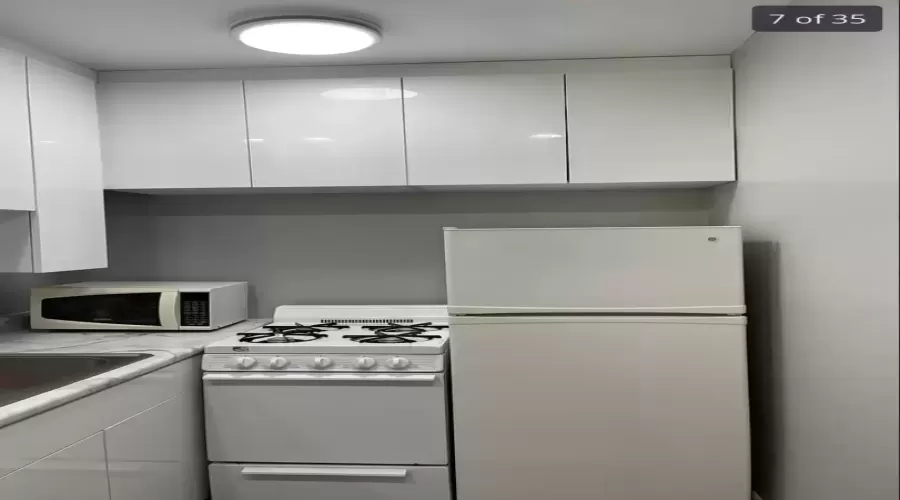 Kitchen (Unit 204)