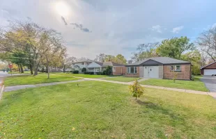 17540 Western Avenue, Homewood, Illinois 60430, 2 Bedrooms Bedrooms, ,1 BathroomBathrooms,Residential,For Sale,Western,MRD12223224