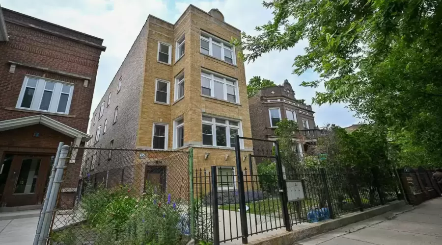 1042 Kedzie Avenue, Chicago, Illinois 60651, 3 Bedrooms Bedrooms, ,1 BathroomBathrooms,Residential Lease,For Rent,Kedzie,MRD12223266