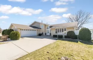 8301 Waterford Drive, Tinley Park, Illinois 60477, 4 Bedrooms Bedrooms, ,3 BathroomsBathrooms,Residential,For Sale,Waterford,MRD12223754