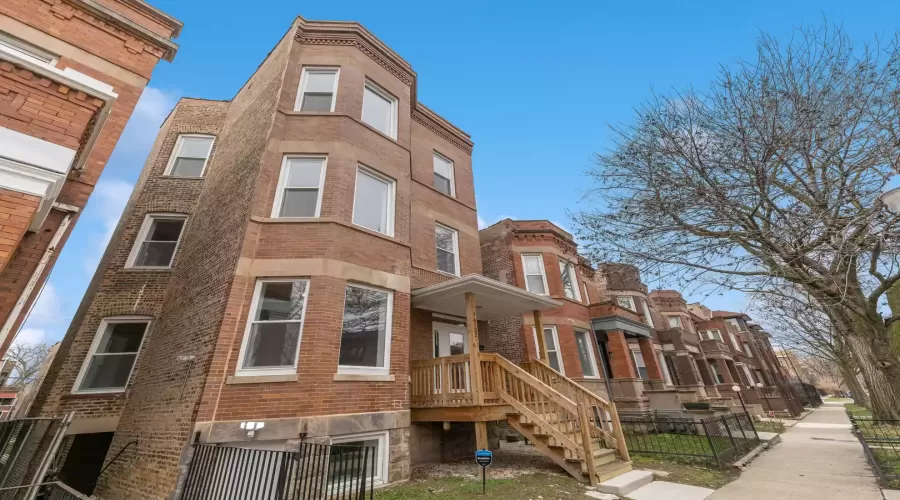 6122 Champlain Avenue, Chicago, Illinois 60637, 2 Bedrooms Bedrooms, ,1 BathroomBathrooms,Residential Lease,For Rent,Champlain,MRD12193780