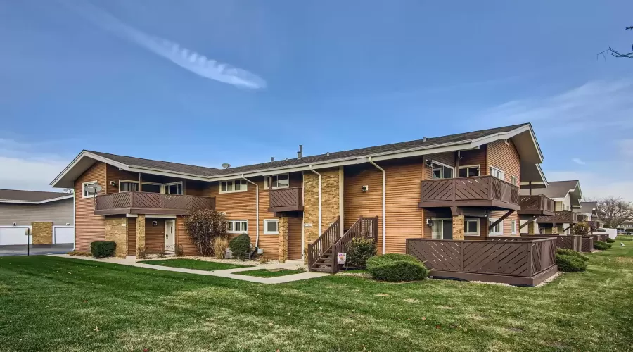 7923 164th Court, Tinley Park, Illinois 60477, 2 Bedrooms Bedrooms, ,1 BathroomBathrooms,Residential,For Sale,164th,MRD12219385