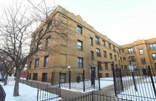 732 Roscoe Street, Chicago, Illinois 60657, 1 Bedroom Bedrooms, ,1 BathroomBathrooms,Residential Lease,For Rent,Roscoe,MRD12221474