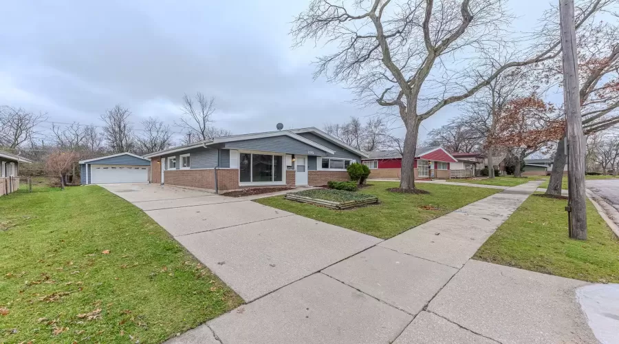 135 Hay Street, Park Forest, Illinois 60466, 4 Bedrooms Bedrooms, ,2 BathroomsBathrooms,Residential,For Sale,Hay,MRD12223212