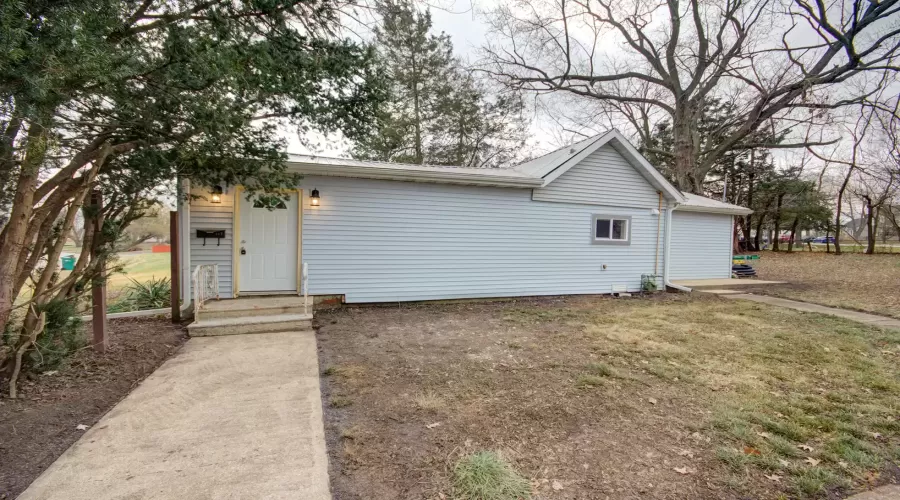 307 Circle Drive, Joliet, Illinois 60433, 3 Bedrooms Bedrooms, ,1 BathroomBathrooms,Residential Lease,For Rent,Circle,MRD12254979