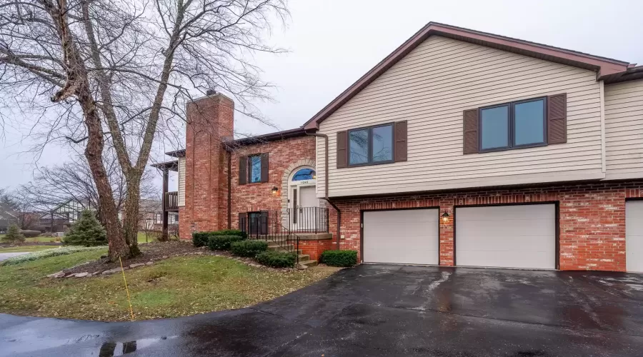 11246 Cameron Parkway, Orland Park, Illinois 60467, 2 Bedrooms Bedrooms, ,2 BathroomsBathrooms,Residential,For Sale,Cameron,MRD12255667