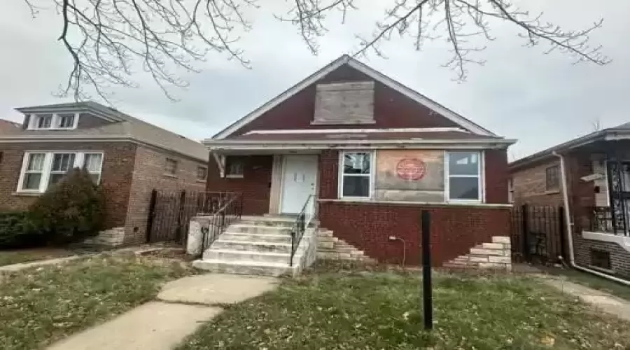 8641 Kingston Avenue, Chicago, Illinois 60617, 3 Bedrooms Bedrooms, ,2 BathroomsBathrooms,Residential,For Sale,Kingston,MRD12257049