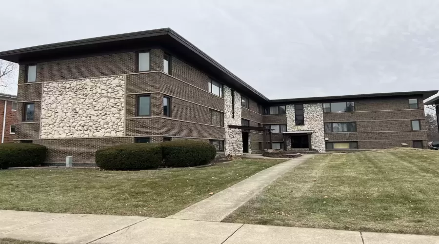 6818 Lode Drive, Worth, Illinois 60482, 1 Bedroom Bedrooms, ,1 BathroomBathrooms,Residential,For Sale,Lode,MRD12257050