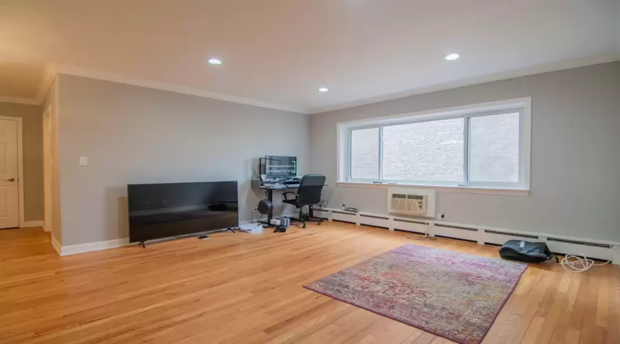 1441 Farwell Avenue, Chicago, Illinois 60626, 2 Bedrooms Bedrooms, ,1 BathroomBathrooms,Residential Lease,For Rent,Farwell,MRD12257502