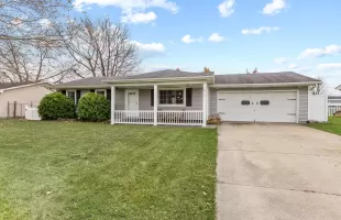 833 Apache Lane, Lowell, Indiana, 2 Bedrooms Bedrooms, ,2 BathroomsBathrooms,Residential,For Sale,Apache,NRA813370