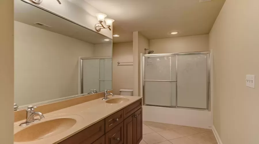 Upper Full Bathroom