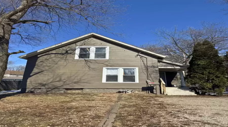 1025 Benton Street, Joliet, Illinois 60432, 3 Bedrooms Bedrooms, ,1 BathroomBathrooms,Residential,For Sale,Benton,MRD12300458